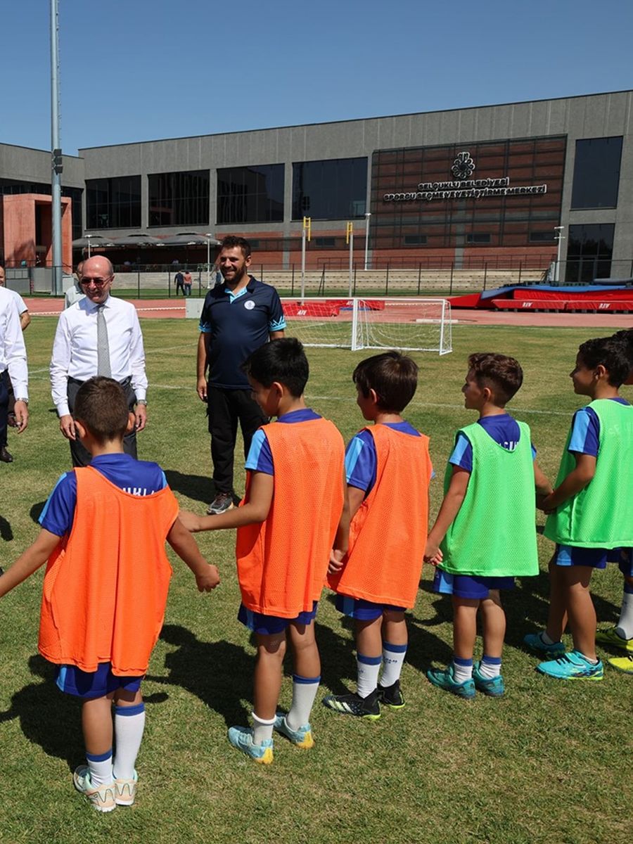Başkan Altay ve Başkan Pekyatırmacı, sporcu seçme ve yetiştirme merkezinde öğrencilerle buluştu