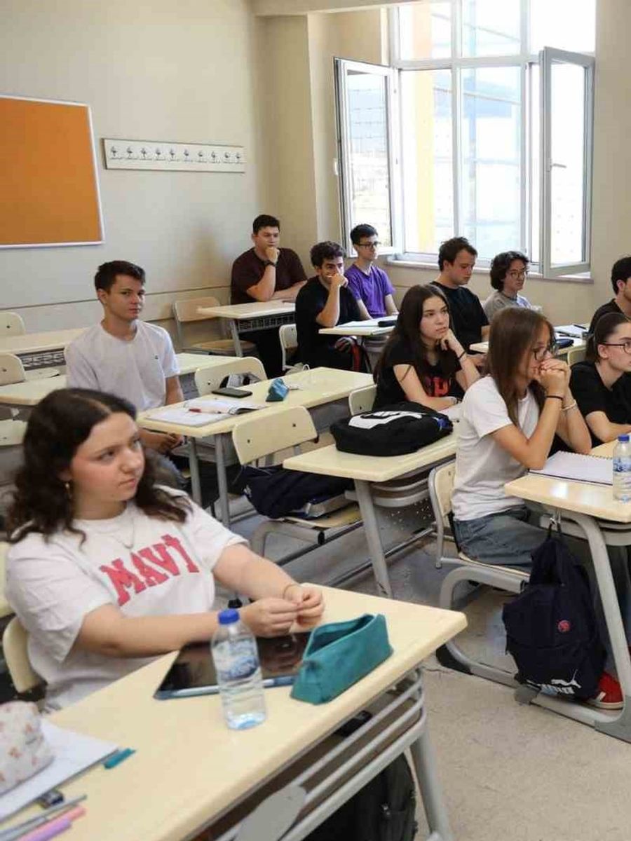 Akbaş DYK kurslarında öğrencilerle buluştu
