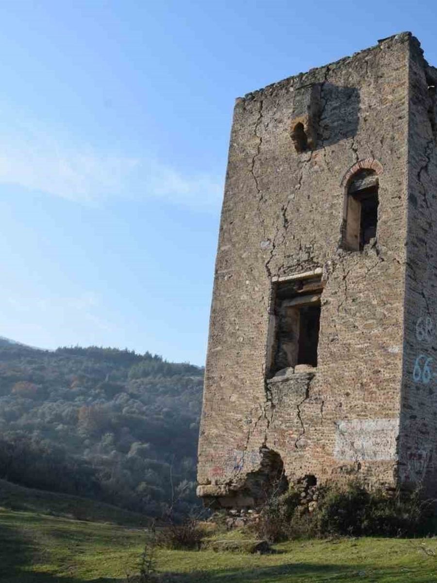 Yüzyıllara direndi, duyarsızlığa yenildi