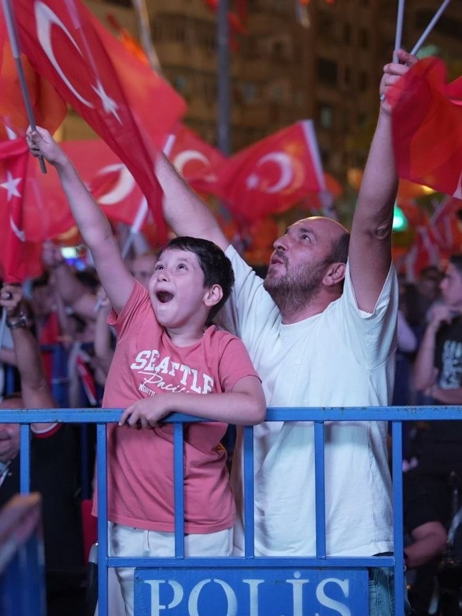 Denizli’de 30 Ağustos coşkusu Sagopa ile zirveye tırmandı