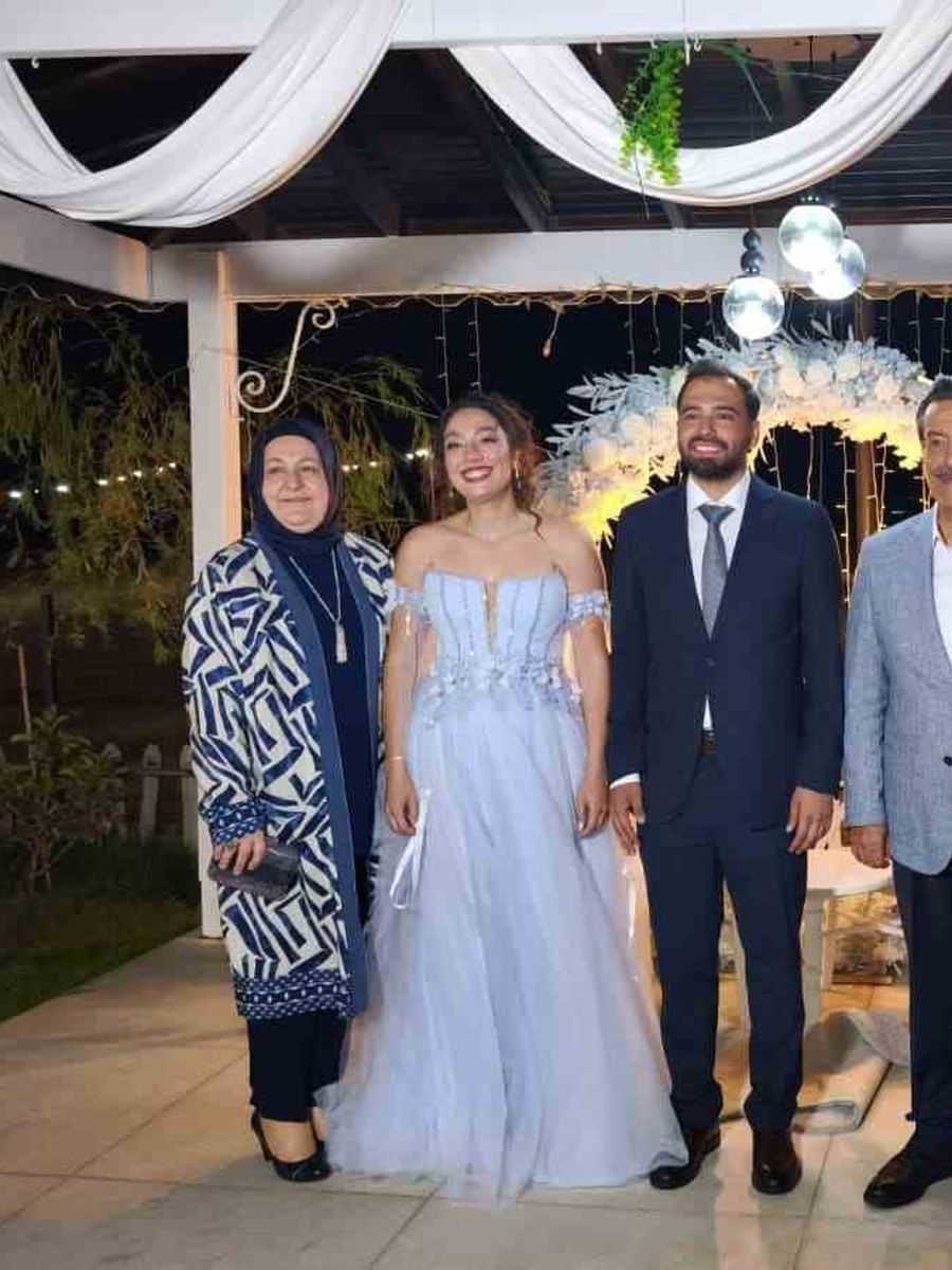 Burhaniyeli gençlerin nişan yüzüklerini kaymakam taktı