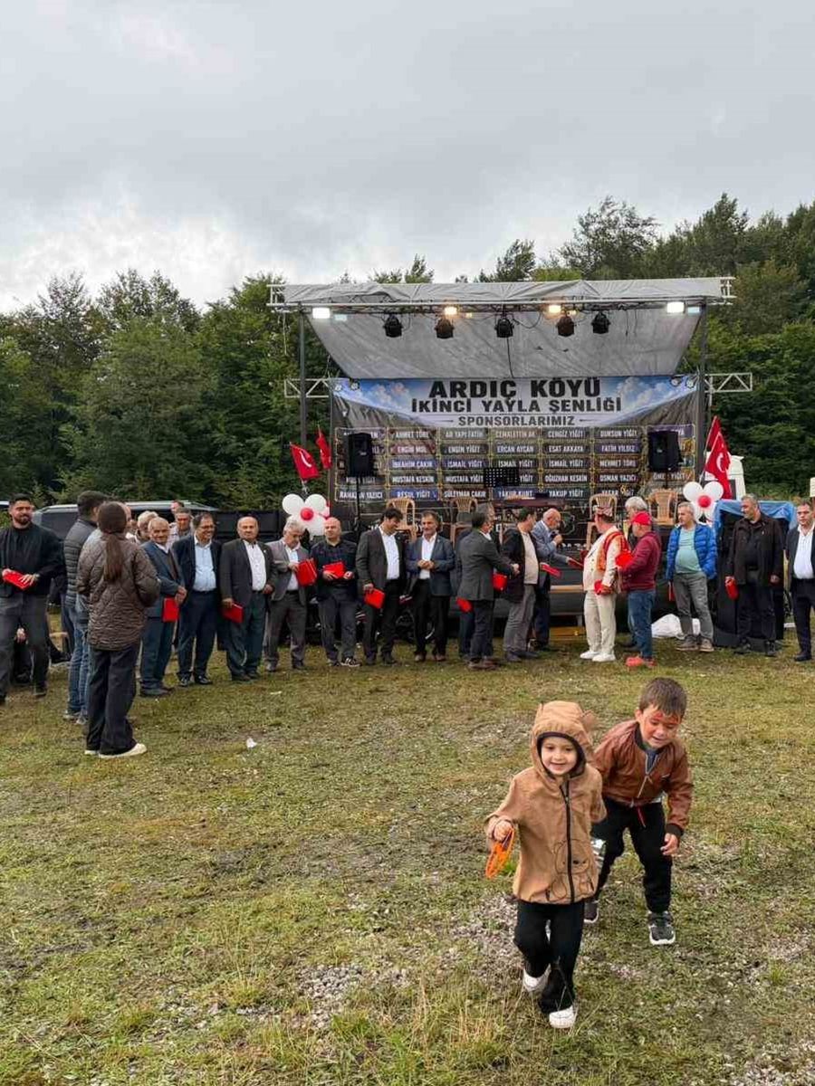 Samsun’da "Ardıç Köyü Şenliği" renkli görüntülere sahne oldu