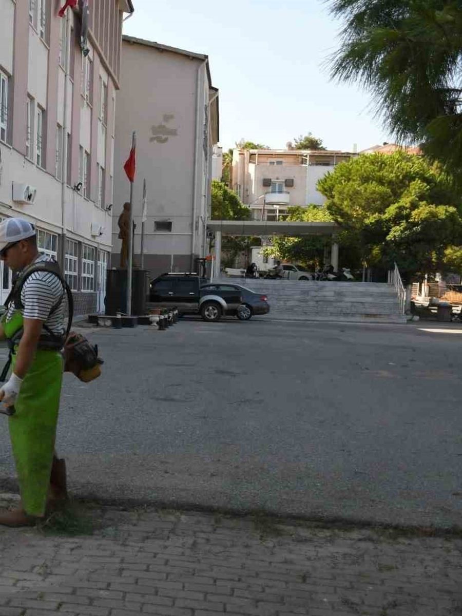 Kuşadası Belediyesi okulları yeni eğitim yılına hazırlıyor