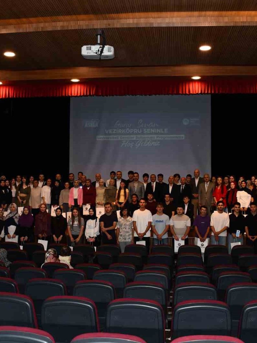 Üniversiteyi kazanan öğrenciler için uğurlama