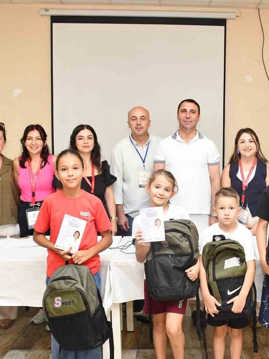 Büyükşehir Belediyesi’nden Beylikova’daki ilköğretim öğrencilerine çanta ve kırtasiye desteği