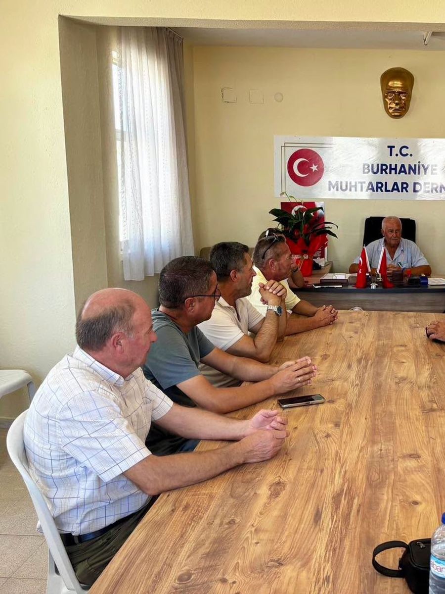 Burhaniye’de muhtarlar toplantısı yapıldı