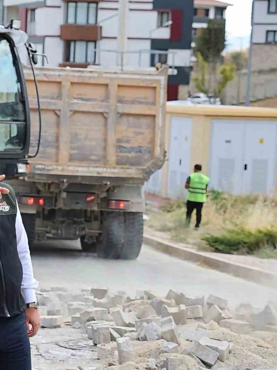 Çivril TOKİ’ye konforlu ulaşım için ilk adım