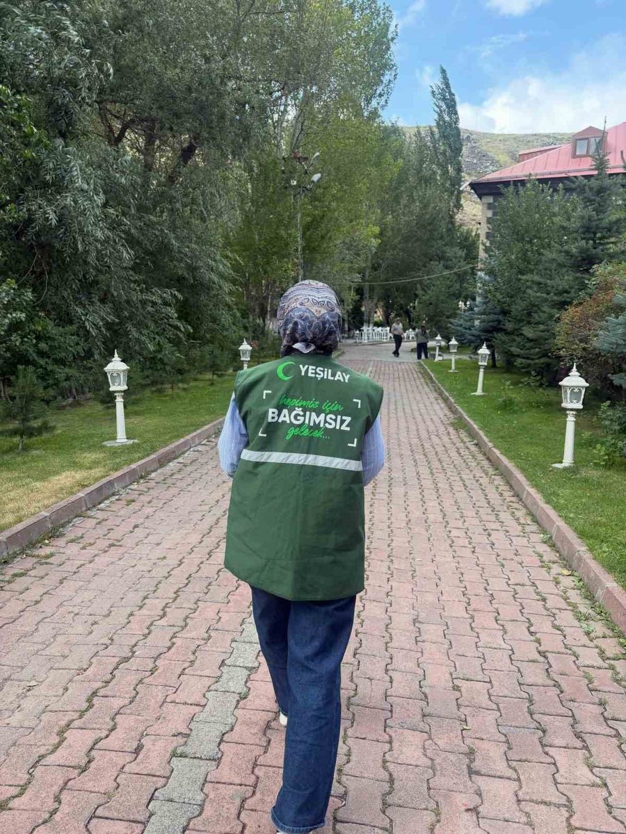 Yeşilay Kars’tan esnaflara bağımlılıkla mücadele bilgilendirmesi