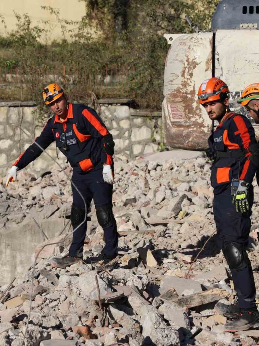 Kastamonu’da habersiz yapılan bina göçmesi tatbikatı başarıyla tamamlandı
