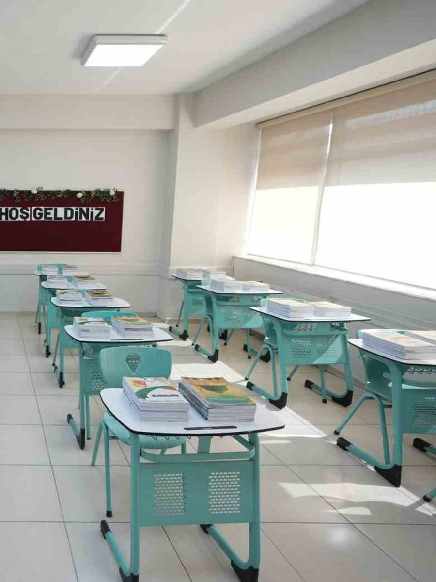 283 milyondan fazla ders kitabı sıralardaki yerini almaya başladı