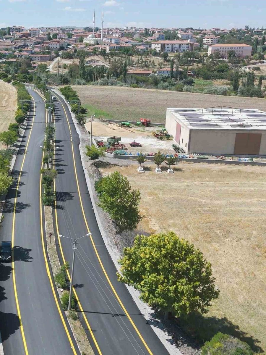 Aksaray’da köy yolları asfaltlanıyor
