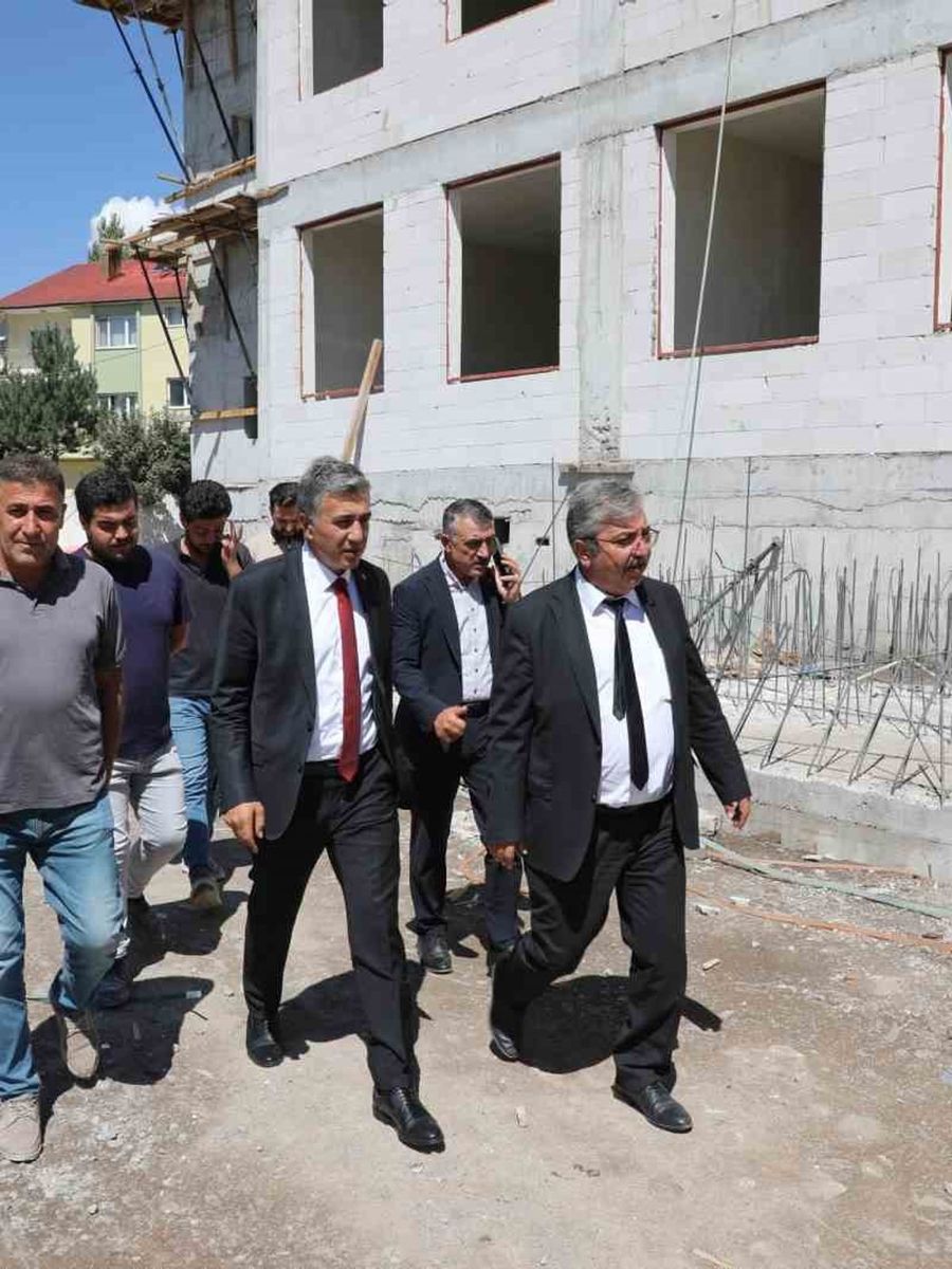 Ağrı Milli Eğitim Müdürü Çakan, Patnos’ta okullardaki hazırlıkları inceledi
