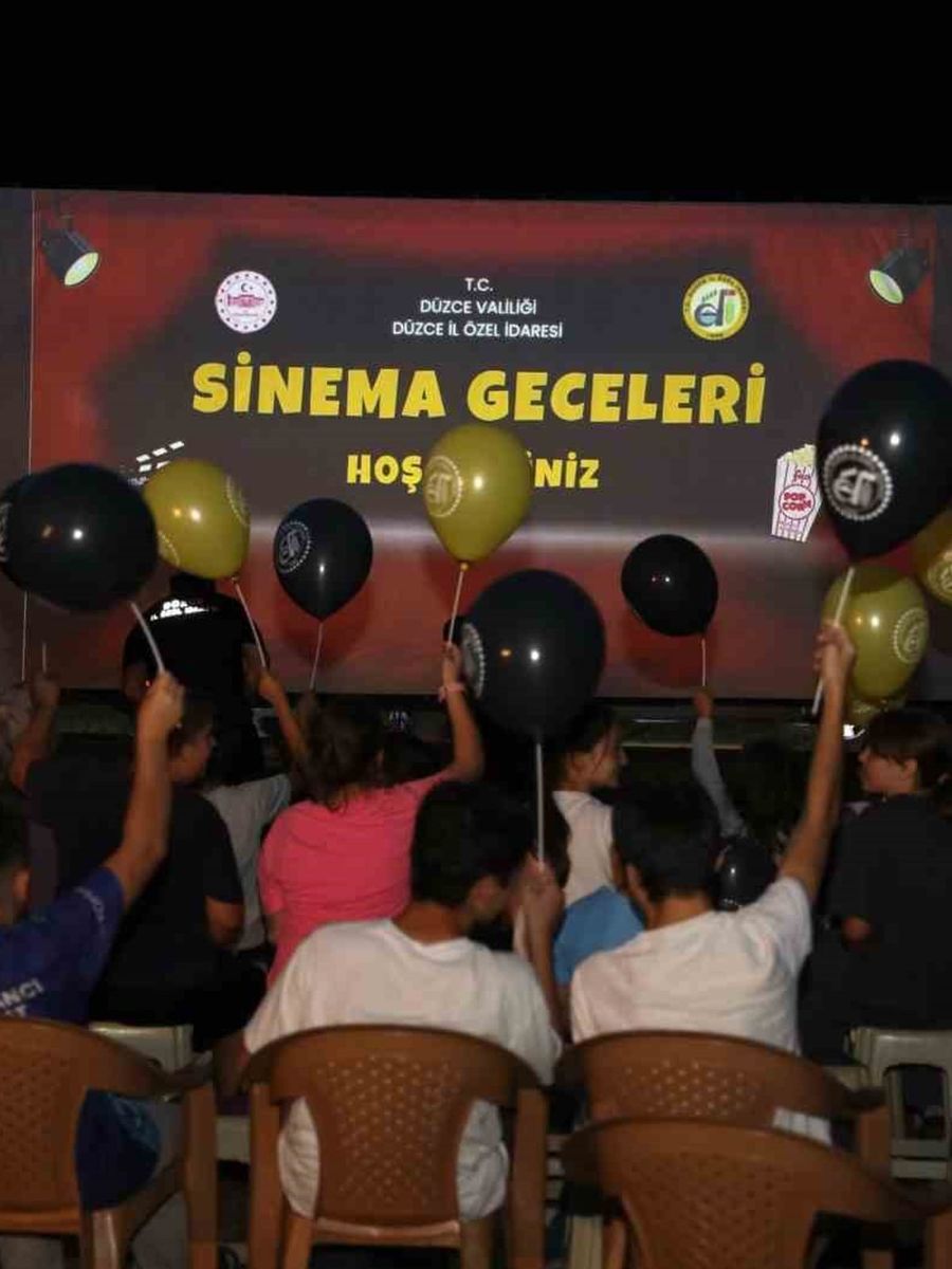 Hasanlar köyünde nostalji dolu açık hava sineması