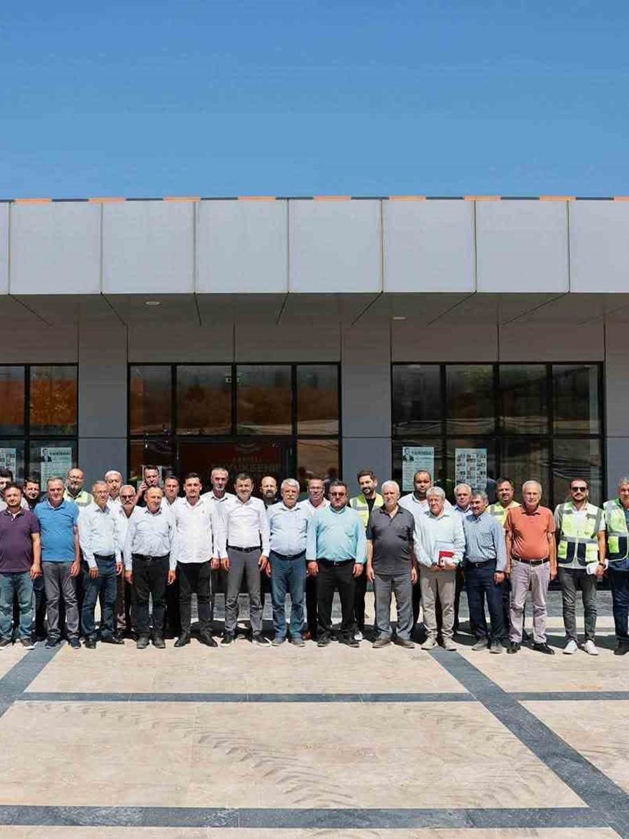 Honaz’da muhtarlarla buluşan Çavuşoğlu; "Birlikte karar vereceğiz, birlikte çalışacağız"