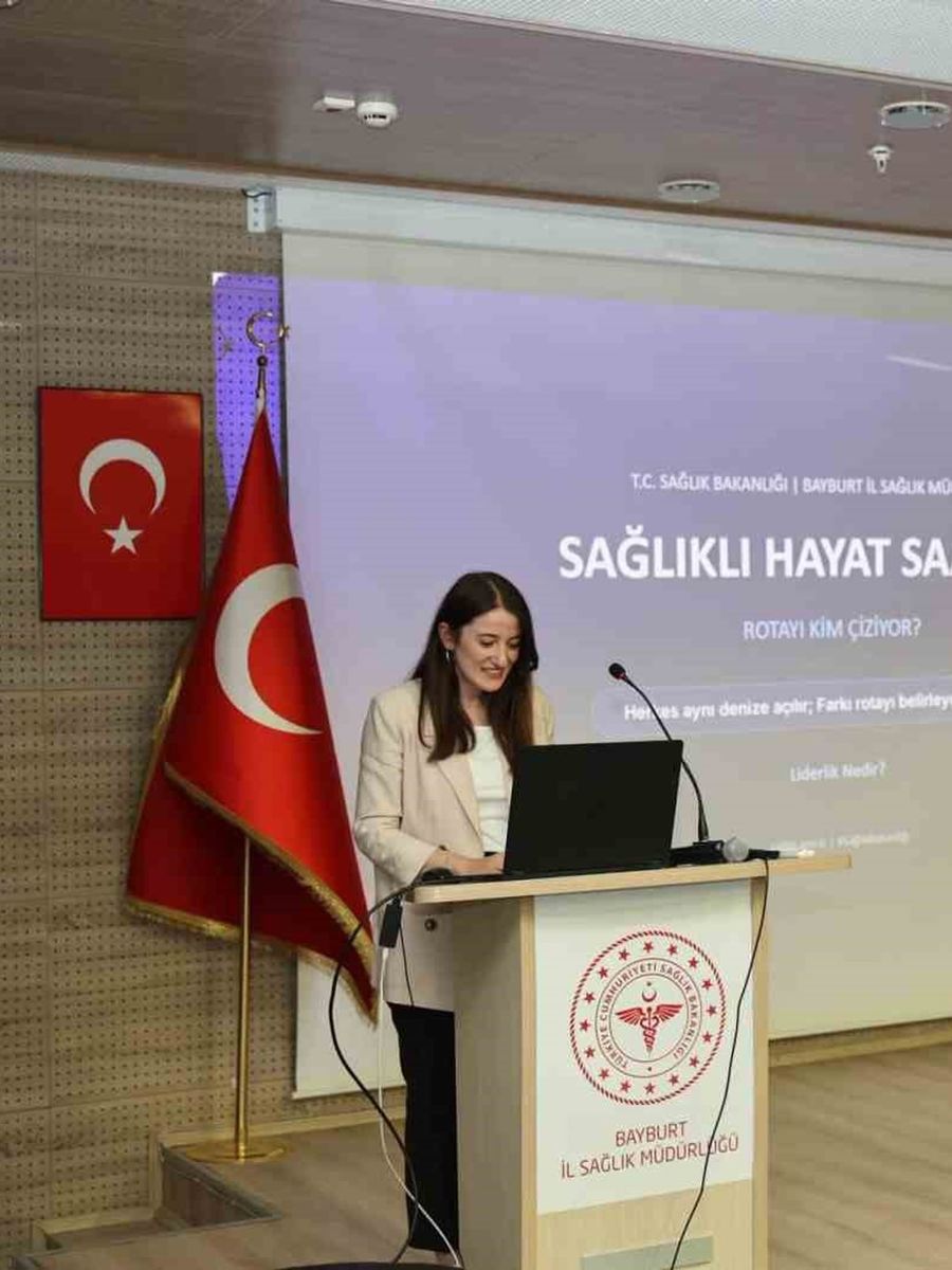 Bayburt’ta sağlık çalışanlarına liderlik eğitimi verildi