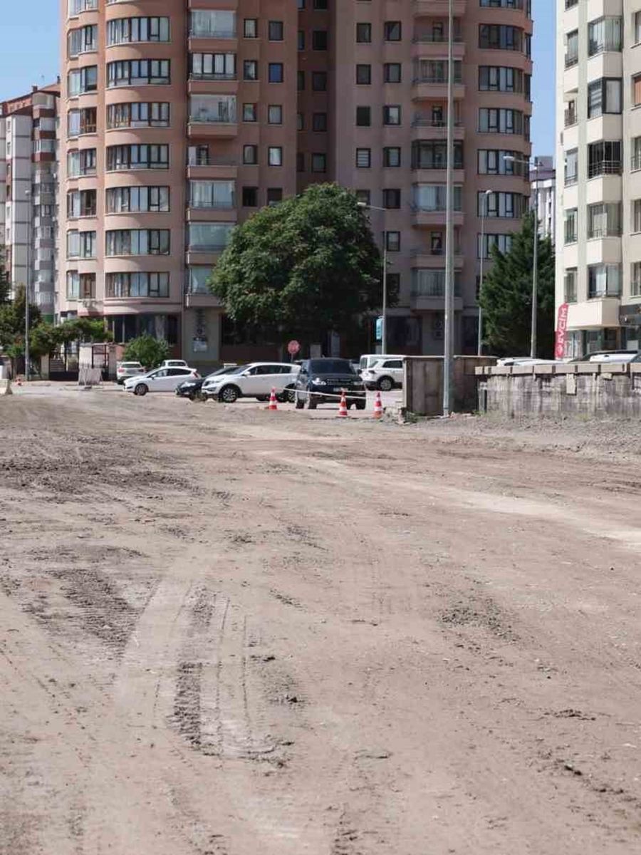 Yıldırım Beyazıt Mahallesi yeni yollarla daha da güzelleşiyor