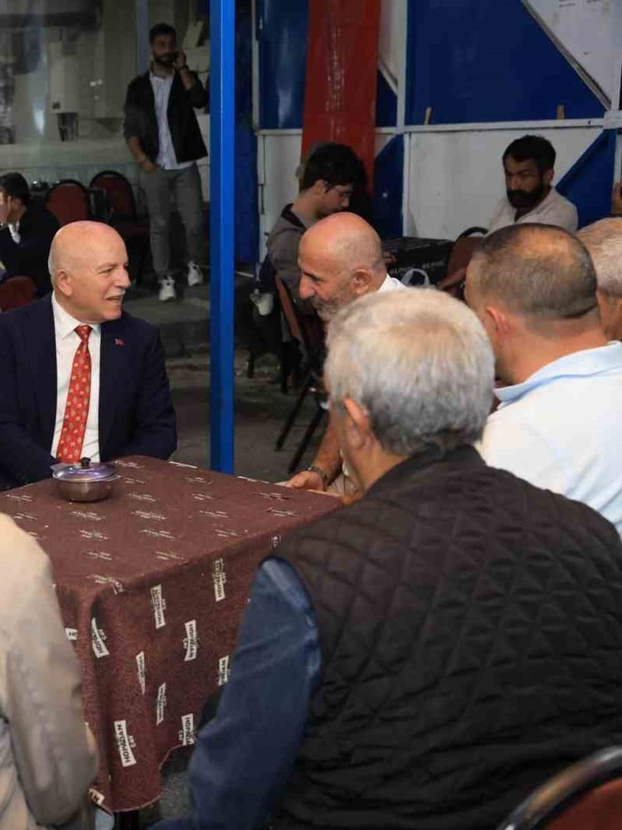 Başkan Sekmen çalışmaları yerinde inceledi, vatandaşla çay içip sohbet etti