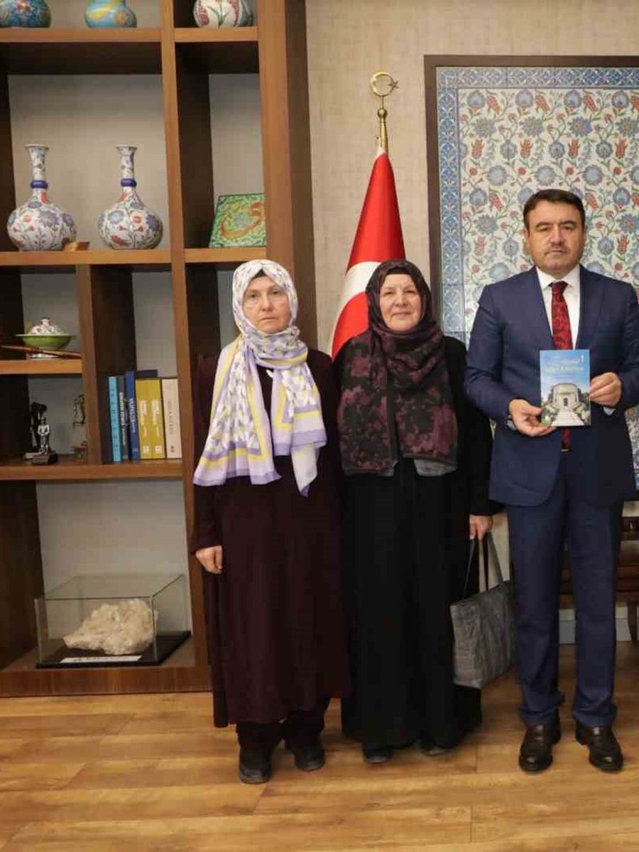 "Evliyalar Şehri Kütahya" kitabı Vali Musa Işın’a takdim edildi