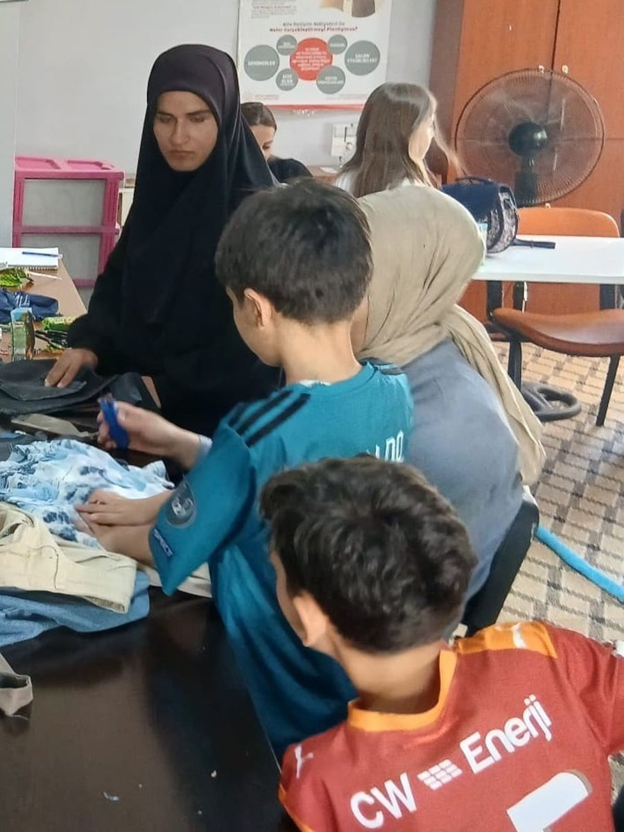 Hakkâri’de minik eller iklim değişikliğine dikkat çekti