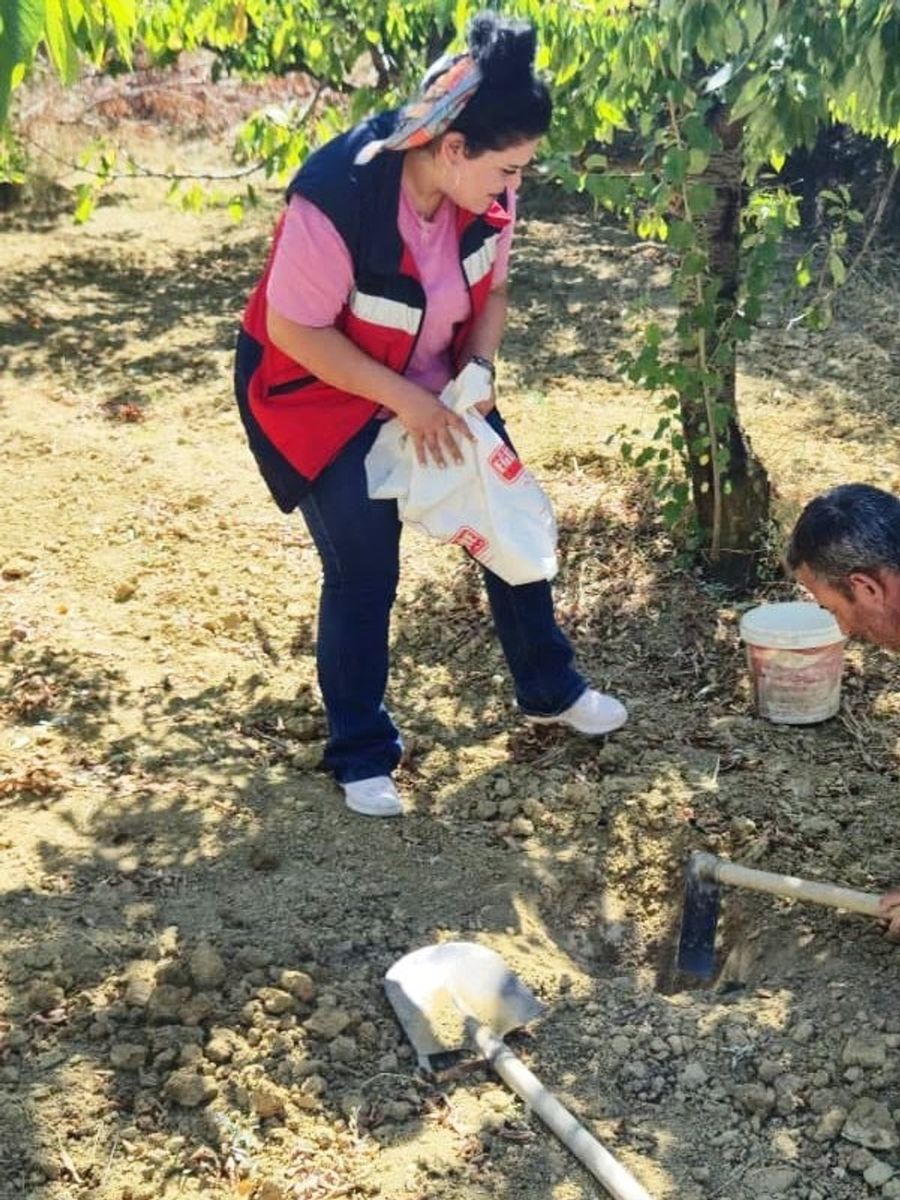 Pazarlar’da üreticilere bilinçli gübreleme desteği