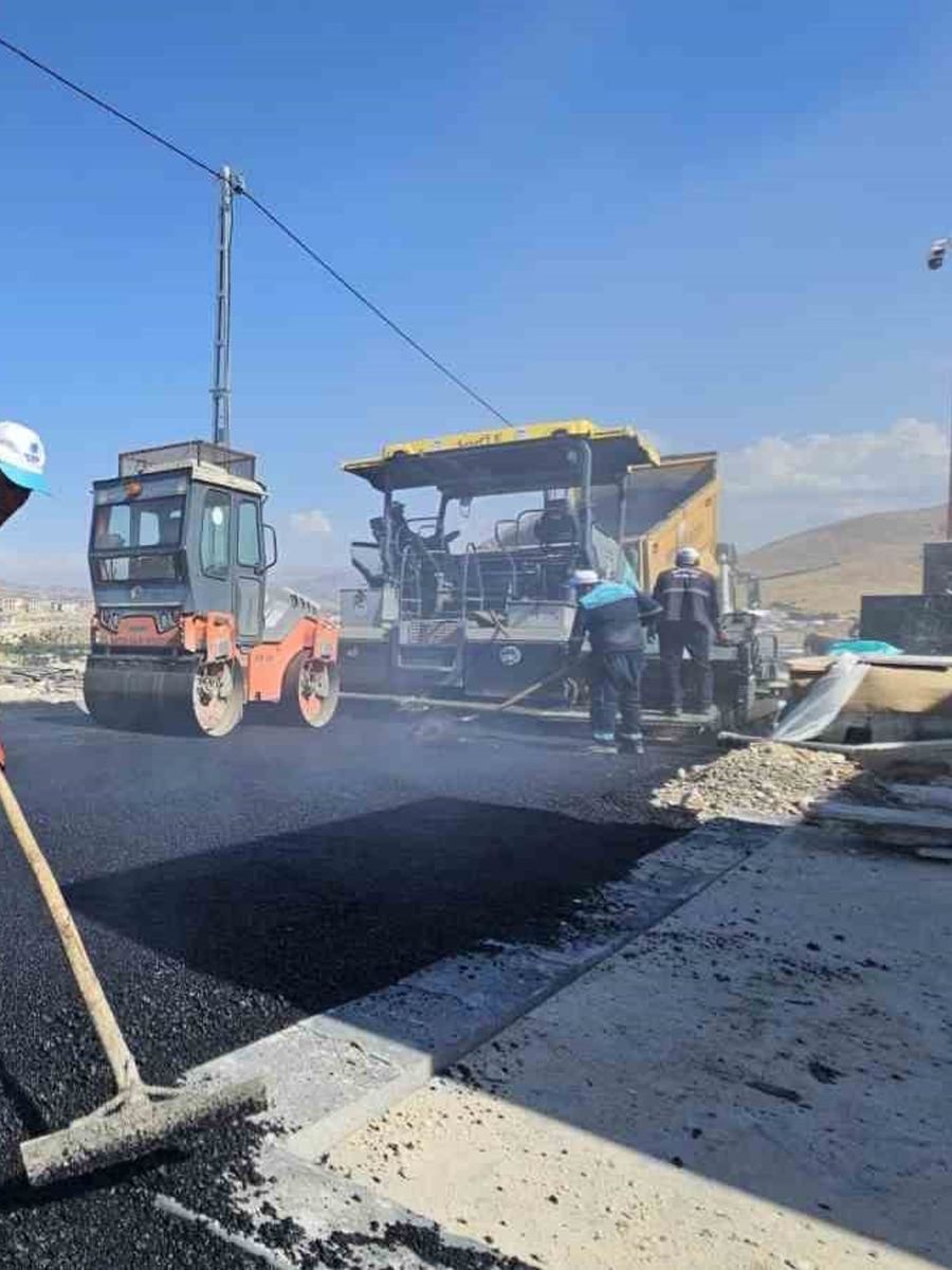 Battalgazi’de kırsal ve merkez mahallelerde asfalt çalışmaları sürüyor