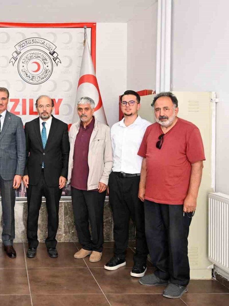 VALİ  AYDIN BARUŞ, TÜRK KIZILAY ERZURUM ŞUBESİ’Nİ ZİYARET ETTİ.