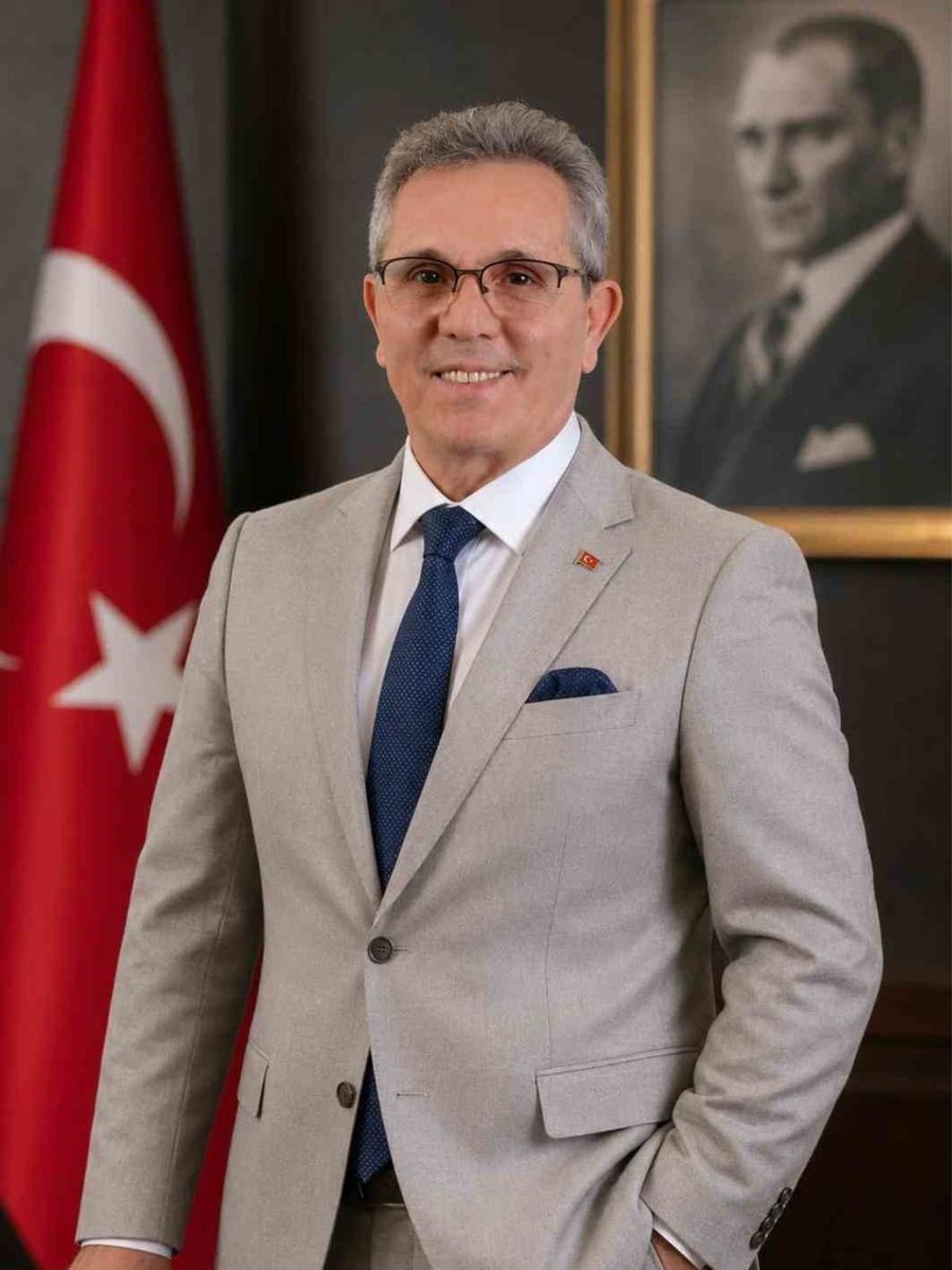 AYDIN'IN NAZİLLİ İLÇESİNİN DÜŞMAN İŞGALİNDEN KURTULUŞUNUN 104. YILINI KUTLAYAN BELEDİYE BAŞKANI DR. ERTUĞRUL TETİK; "BİZLERE DÜŞEN EN BÜYÜK SORUMLULUK, BİZDEN SONRAKİ NESİLLERE DAHA GÜÇLÜ BİR ÜLKE VE DAHA GÜZEL BİR NAZİLLİ BIRAKMAKTIR" DEDİ.
