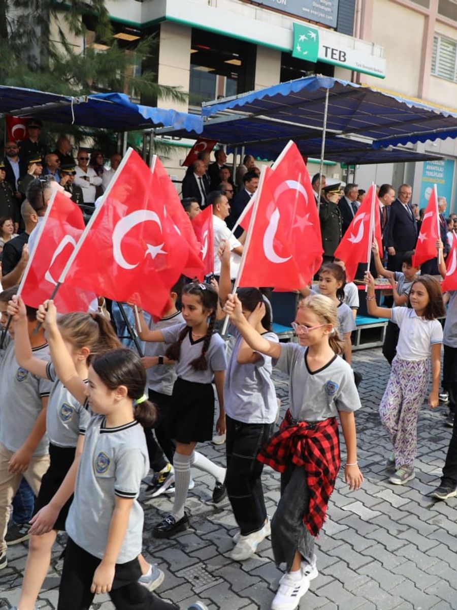 EDREMİT, DÜŞMAN İŞGALİNDEN KURTULUŞUNUN 104. YIL DÖNÜMÜNÜ 8 VE 9 EYLÜL’DE DÜZENLENECEK ETKİNLİKLERLE KUTLAYACAK. KUTLAMALAR KAPSAMINDA TOPLU SÜNNET ŞÖLENİ, GELENEKSEL KURTULUŞ GÜNÜ TÖRENLERİ VE TÜRKİYE’DE İLK KEZ DÜZENLENECEK ASMA DAVUL FESTİVALİ GERÇEKLEŞTİRİLECEK.