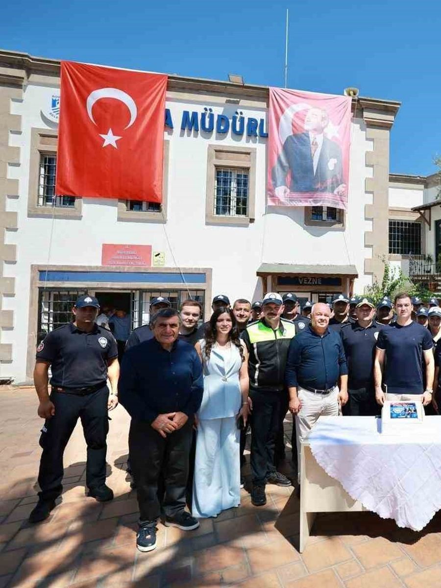 BODRUM BELEDİYE BAŞKANI TAMER MANDALİNCİ, 1-7 EYLÜL ZABITA HAFTASI KAPSAMINDA BODRUM’UN HUZURU, GÜVENLİĞİ VE DÜZENİ İÇİN GÖREV YAPAN BODRUM BELEDİYESİ ZABITA MÜDÜRLÜĞÜ EKİPLERİNİ ZİYARET ETTİ.