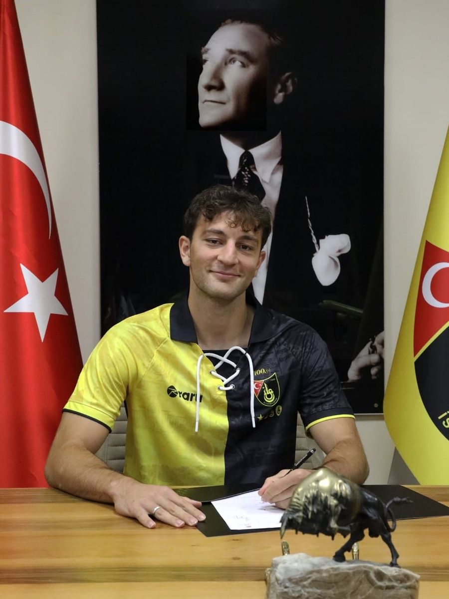 TRENDYOL 1. LİG EKİPLERİNDEN İSTANBULSPOR, 2022-2023 SEZONU BAŞINDA BEŞİKTAŞ'A TRANSFER OLAN EMRECAN UZUNHAN'I YENİDEN KADROSUNA KATTIĞINI AÇIKLADI.