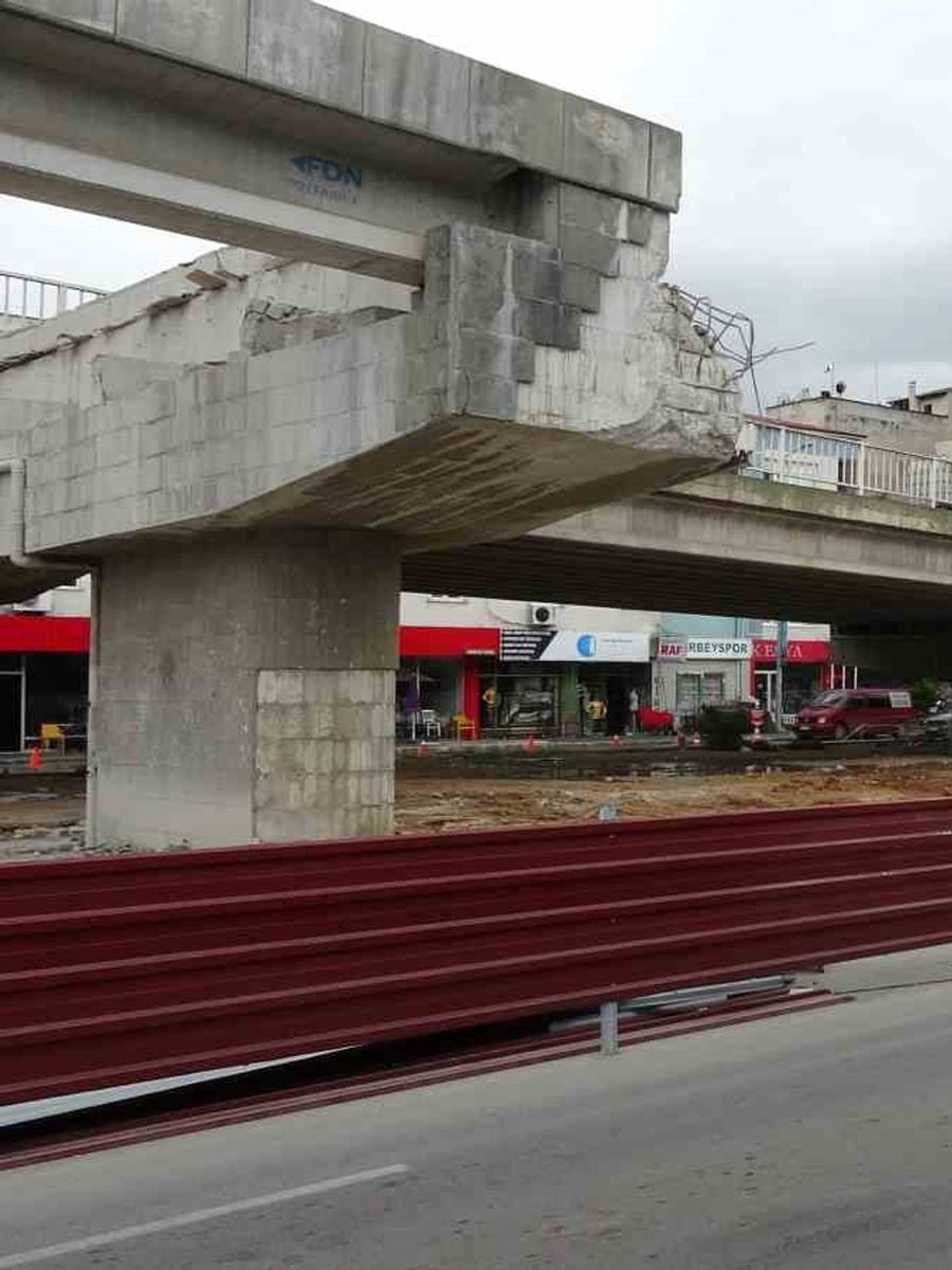 REŞADİYE VİYADÜĞÜNDE, YIKIM ÇALIŞMALARI SÜRÜYOR.