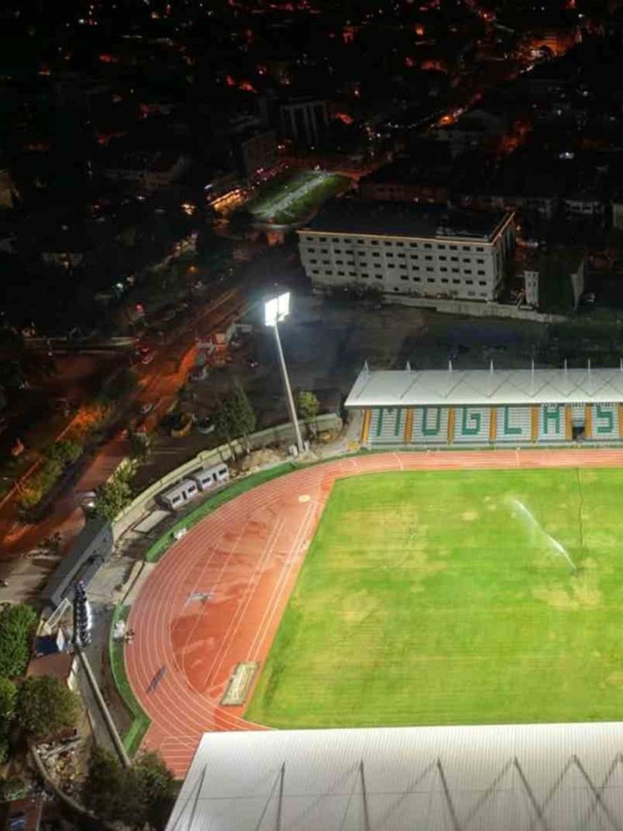 MUĞLA VALİSİ DR. İDRİS AKBIYIK, BAKIMDA OLAN VE BU HAFTA MUĞLASPOR-VANSPOR MAÇINA EV SAHİPLİĞİ YAPACAK OLAN MUĞLA ATATÜRK STADINDA İNCELEMELERDE BULUNDU.