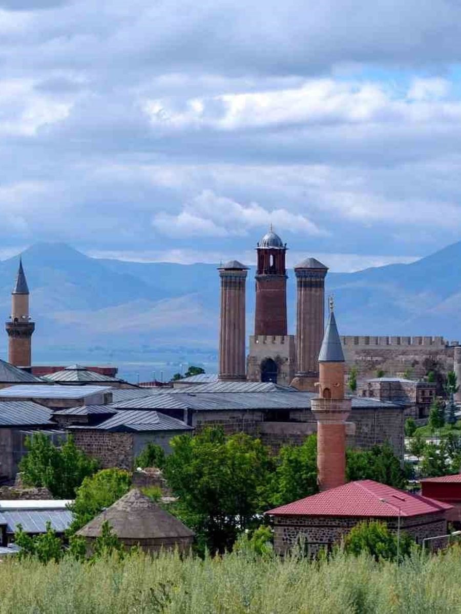 TÜİK'İN 2026 YILI BAŞINDA AÇIKLADIĞI EN GÜNCEL ADRESE DAYALI NÜFUS KAYIT SİSTEMİ (ADNKS) KÜTÜK VERİLERİ SİMÜLASYONUNA GÖRE, HERKES KENDİ MEMLEKETİNE (NÜFUSA KAYITLI OLDUĞU İLE) DÖNSEYDİ ERZURUM, TÜRKİYE'NİN EN KALABALIK 8. İLİ OLURDU.