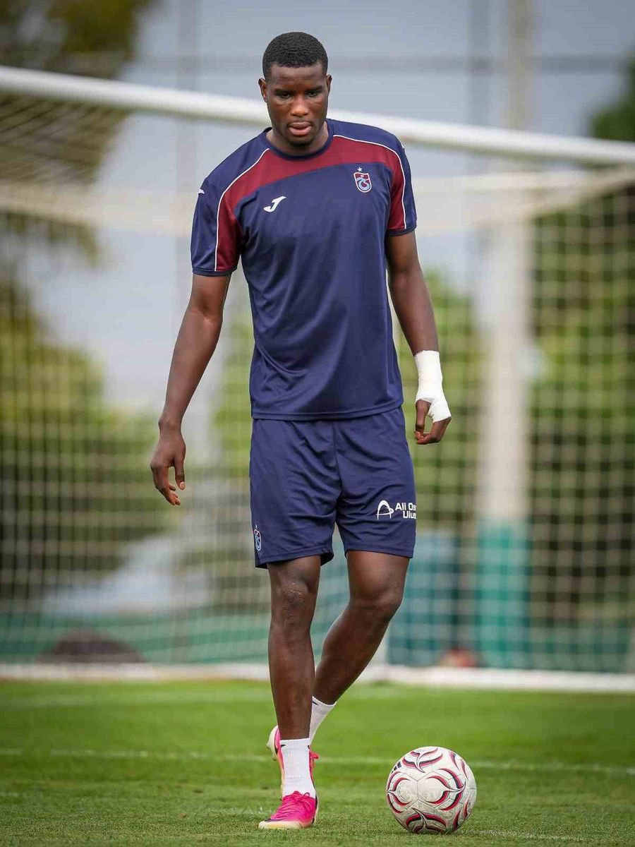 TRABZONSPOR'UN NİJERYALI GOLCÜSÜ PAUL ONUACHU, SÜPER LİG'DEKİ GOL HASRETİNİ GENÇLERBİRLİĞİ KARŞISINDA SONLANDIRMAYI HEDEFLİYOR.