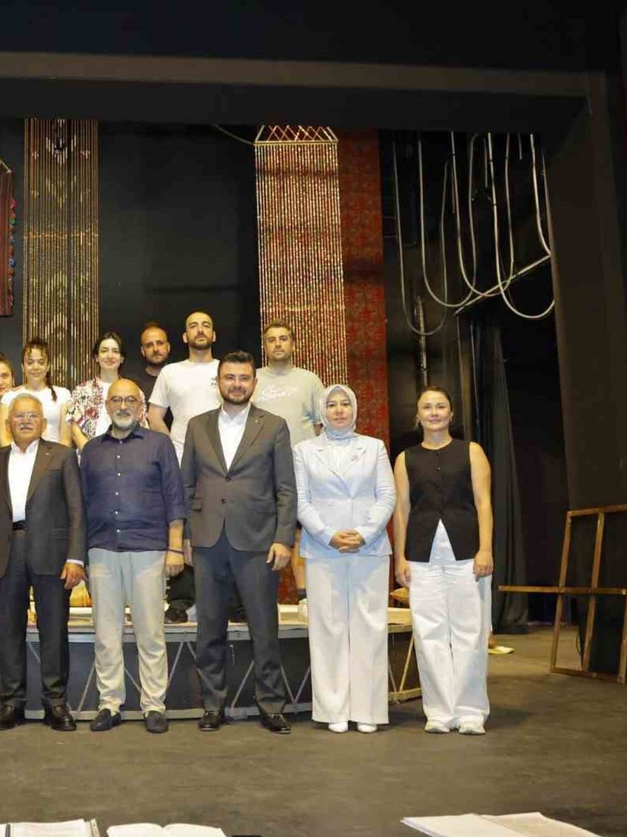 Büyükkılıç, Kayseri Devlet Tiyatrosu’nu inceledi