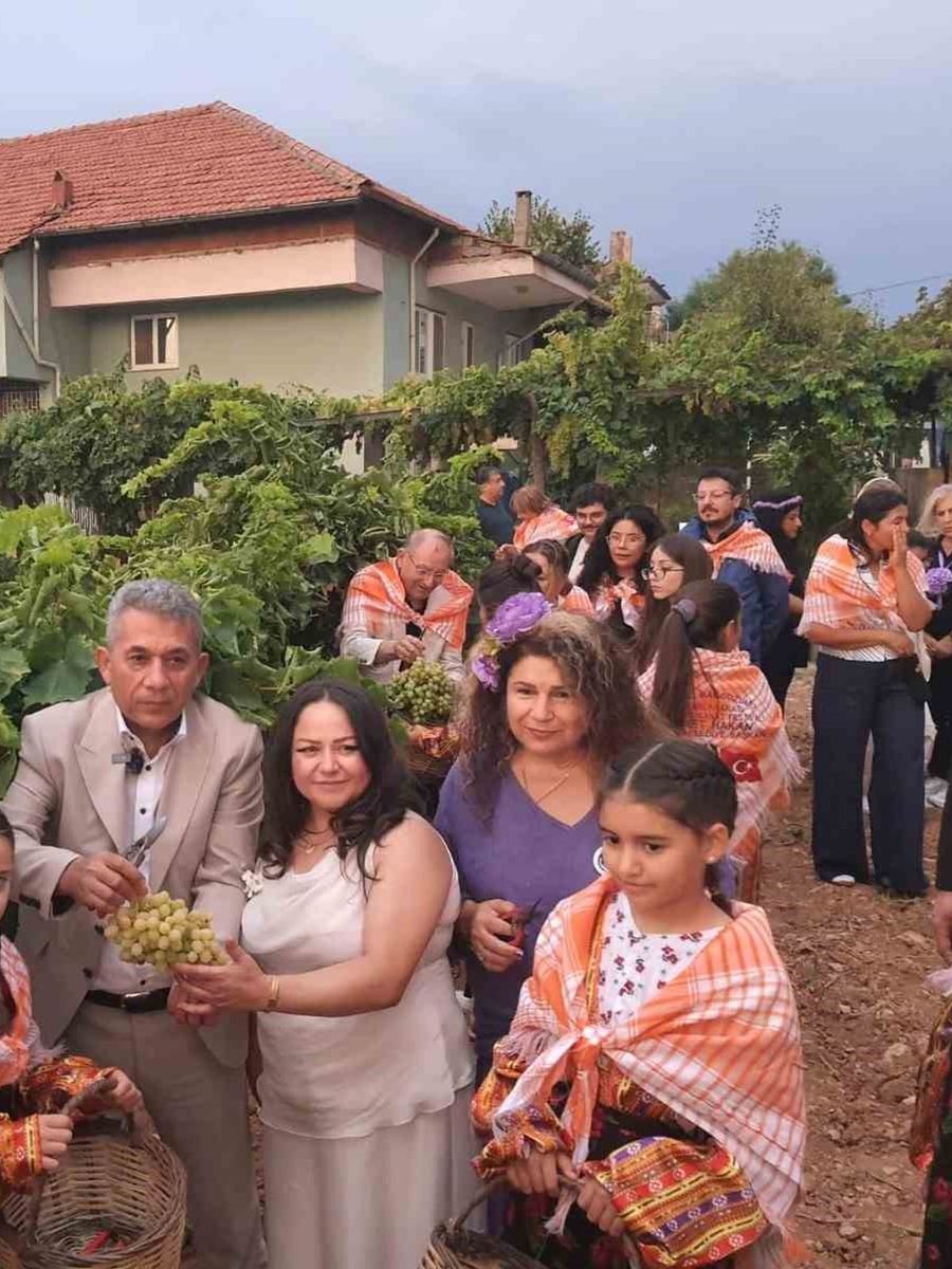 Çal’da yağmur da coşku da dinmedi
