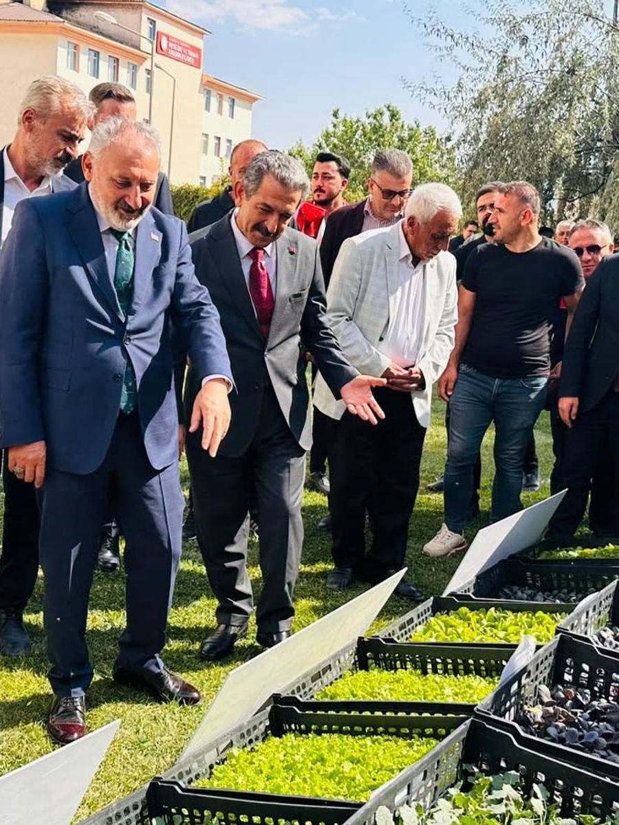 Şırnak’ta üreticilere 152 bin sebze fidesi ve çoban çantası dağıtıldı
