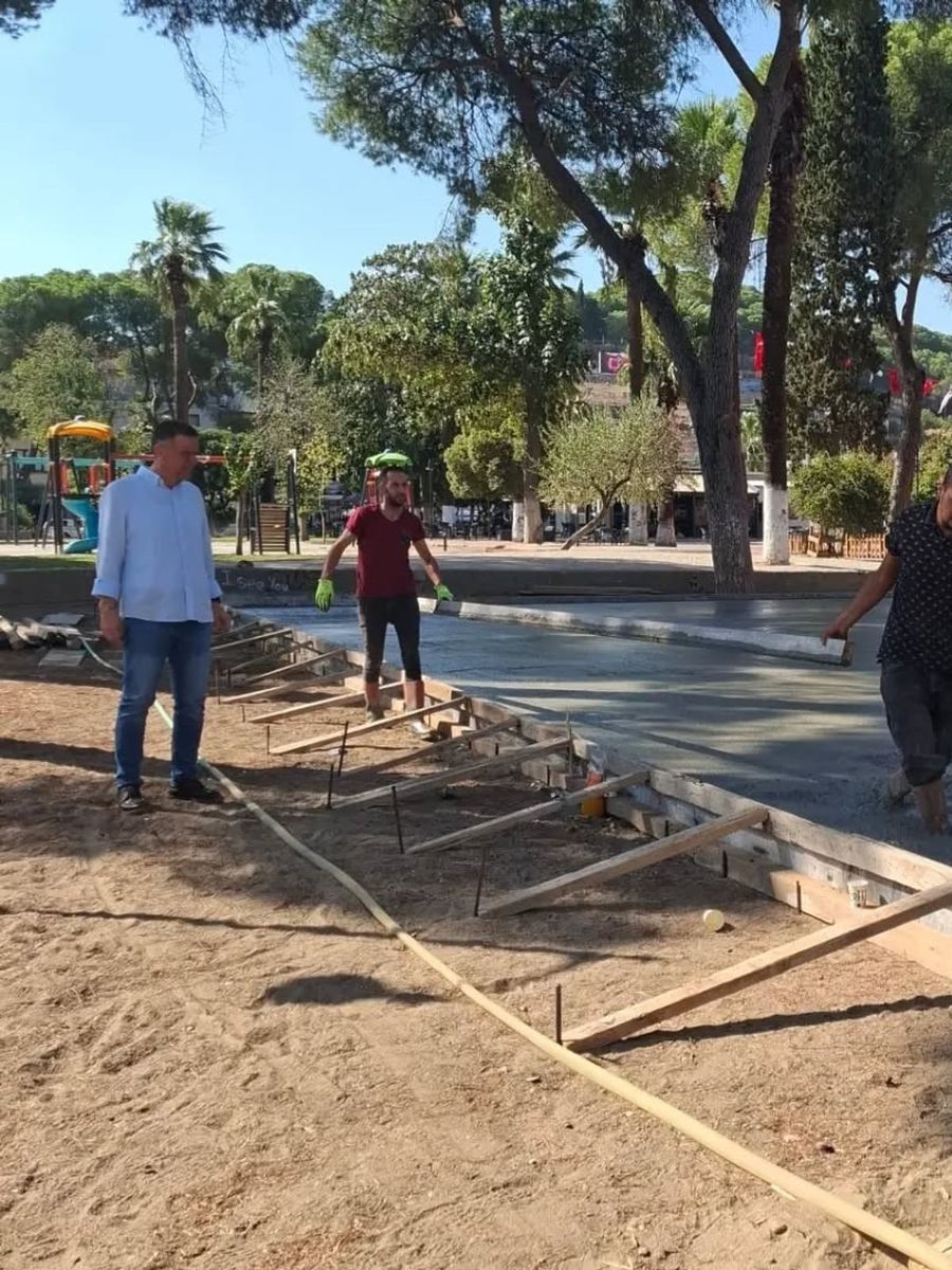 Yenipazar’da spor alanı ve cadde çalışmaları sürüyor