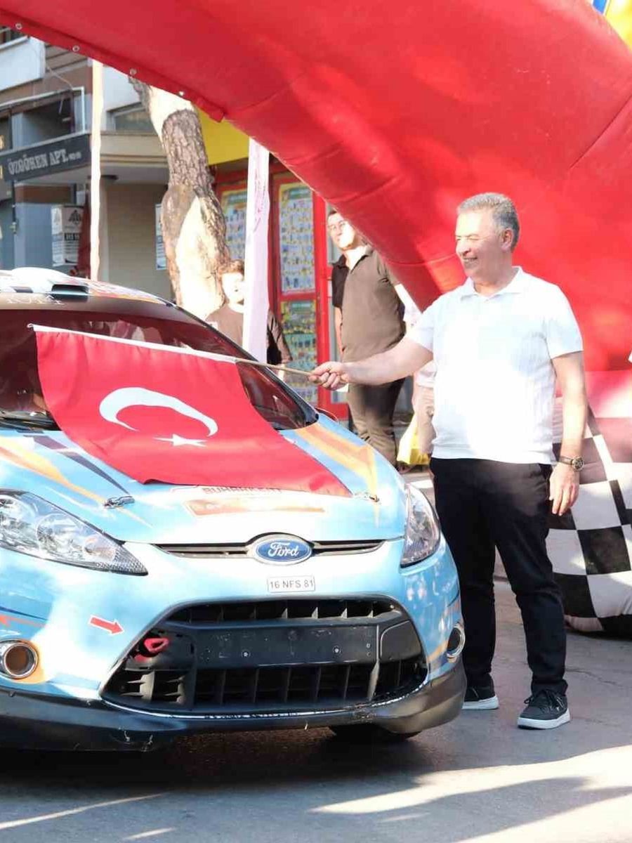 Buharkent’te yarış, ’seremonik start’ ile başladı