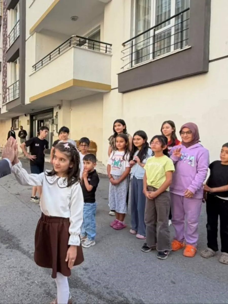 Başkan Uçar, Hilalkent’te çalışmaları inceledi, vatandaşları dinledi