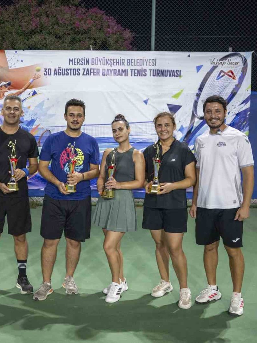 Mersin’de Zafer Bayramı tenis turnuvasında şampiyonlar belli oldu