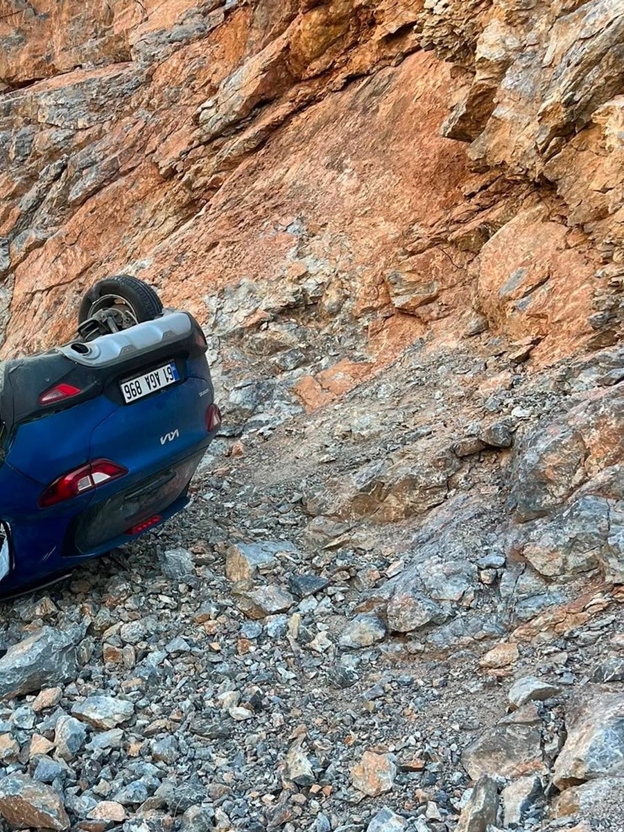 Otomobil şarampole yuvarlandı: 1’i çocuk 5 kişi yaralandı