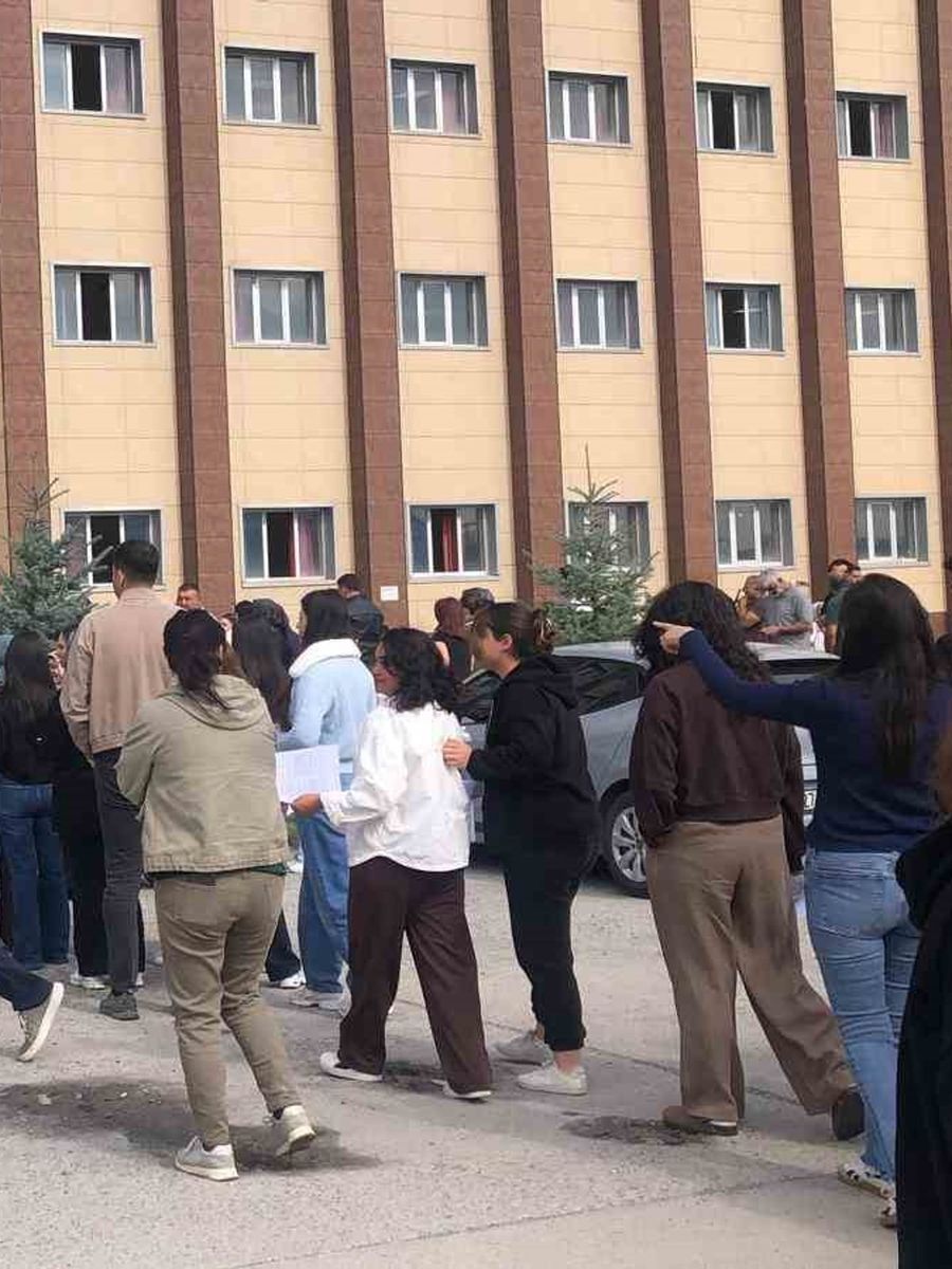 Kars’ta KPSS heyecanı: Adaylar sınav için okullara akın etti