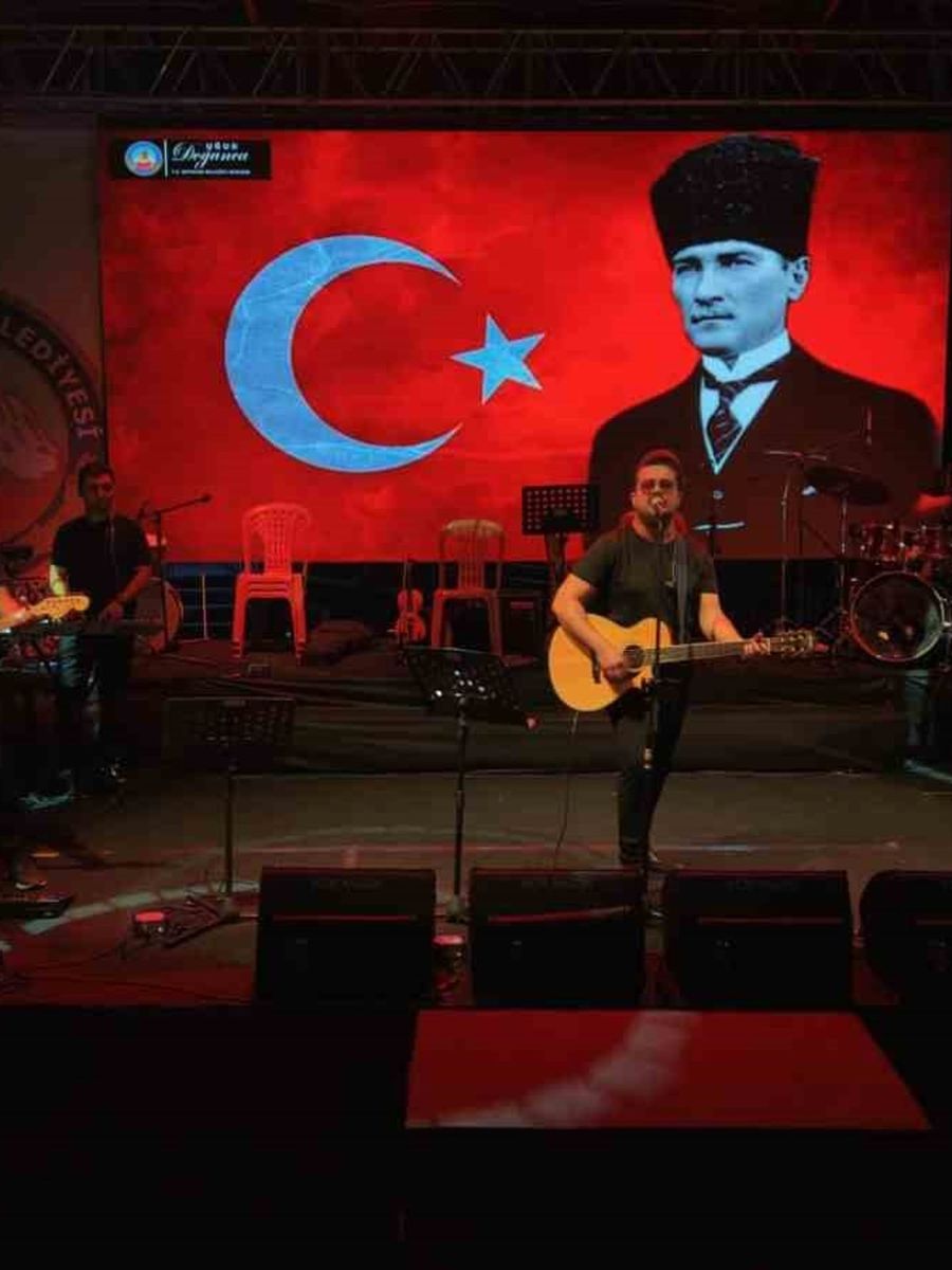 Kuyucak’ta kurtuluş coşkusu konserlerle taçlandı