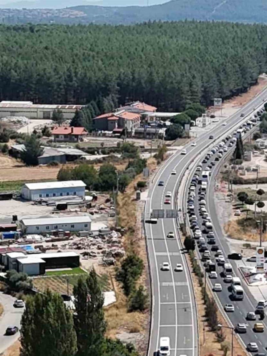 Muğla’da zincirleme kaza sonrası karayolunda trafik tıkandı