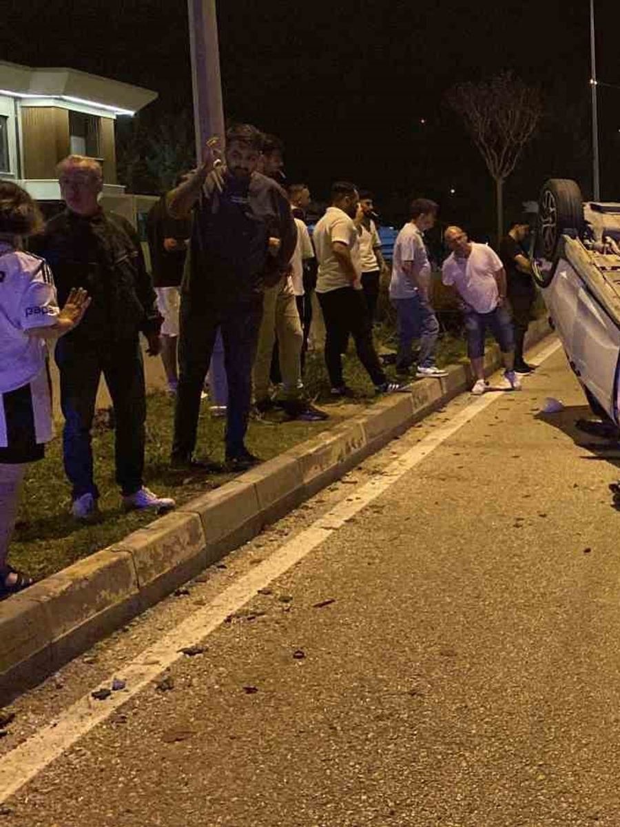 Kamyonetle çarpışan otomobil takla attı: 2 yaralı