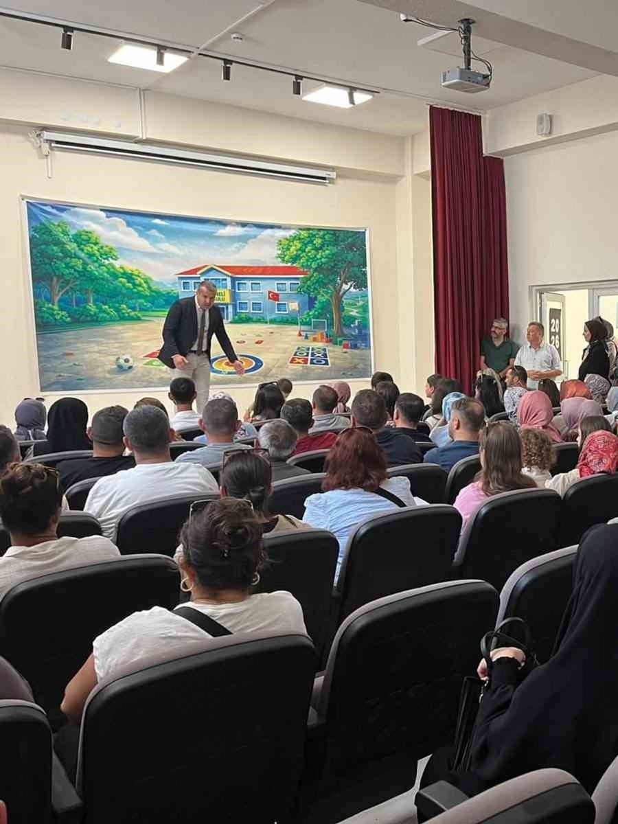Uyum sürecinde sıraları bu kez öğrenciler değil veliler doldurdu