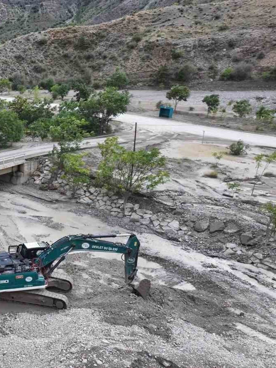 Erzurum’da sağanak sonrası taşkın: DSİ ekipleri seferber oldu
