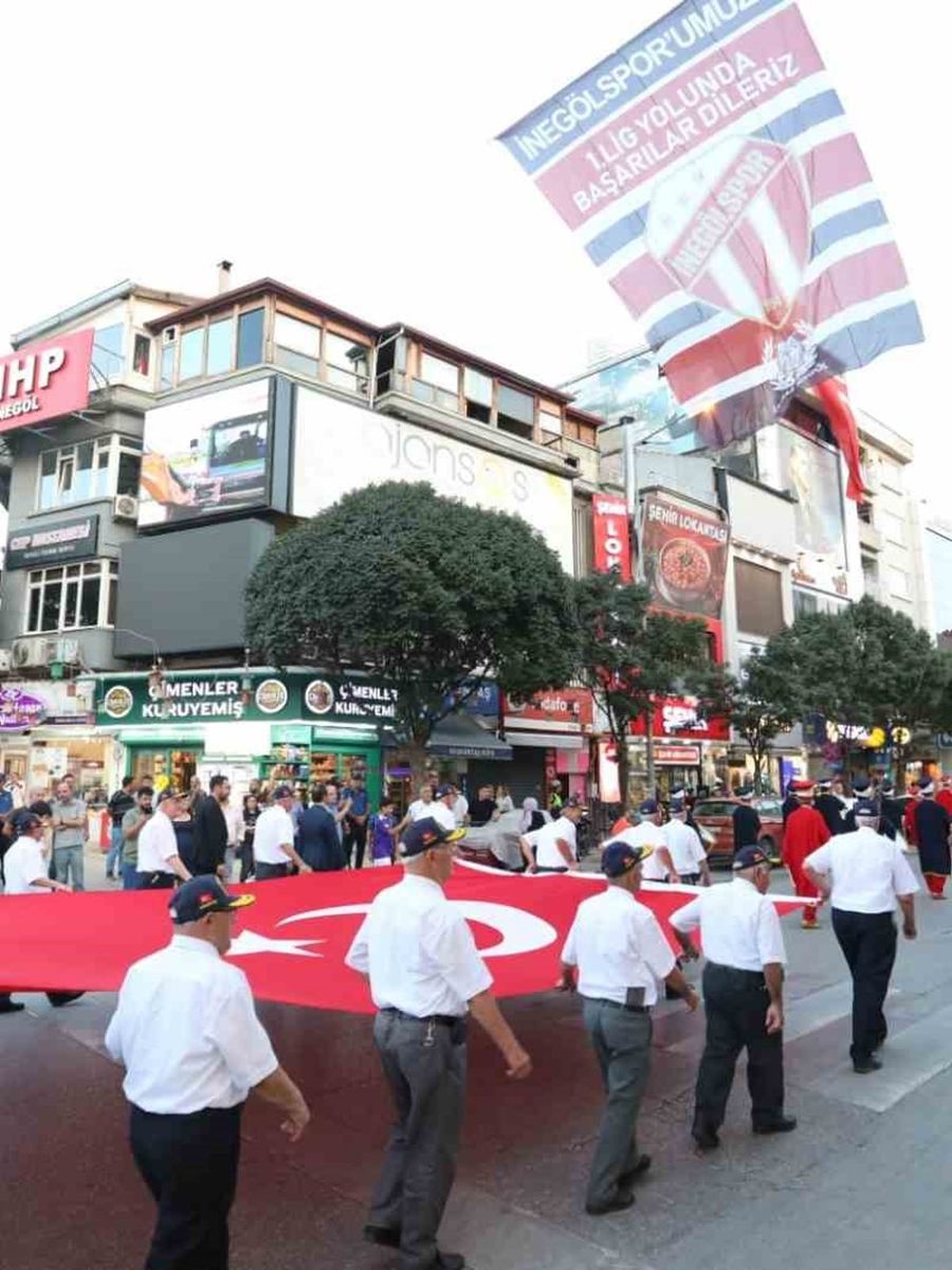 İnegöl’de 6 Eylül coşkusu caddelere taştı