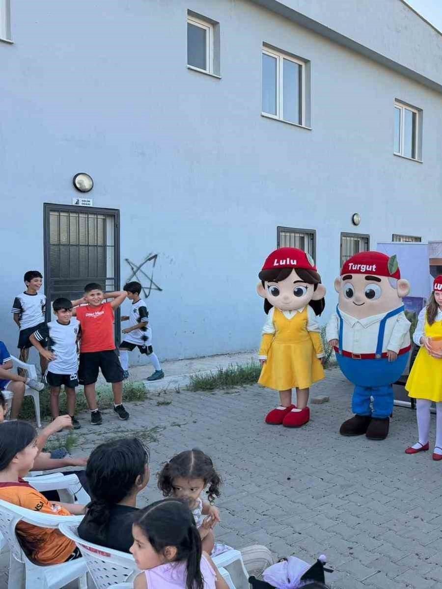 ‘Turgut ve Lulu’ Sokak Tiyatrosu ile çocuklarla buluştu